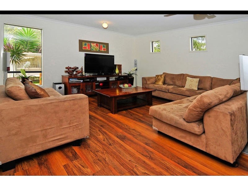 19 Hinchinbrook Cct, Forest Lake QLD 4078