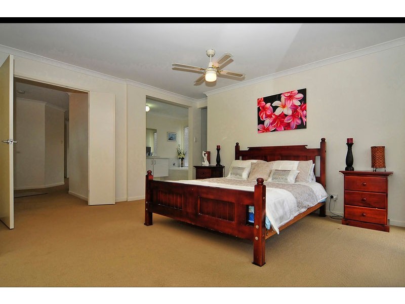 19 Hinchinbrook Cct, Forest Lake QLD 4078