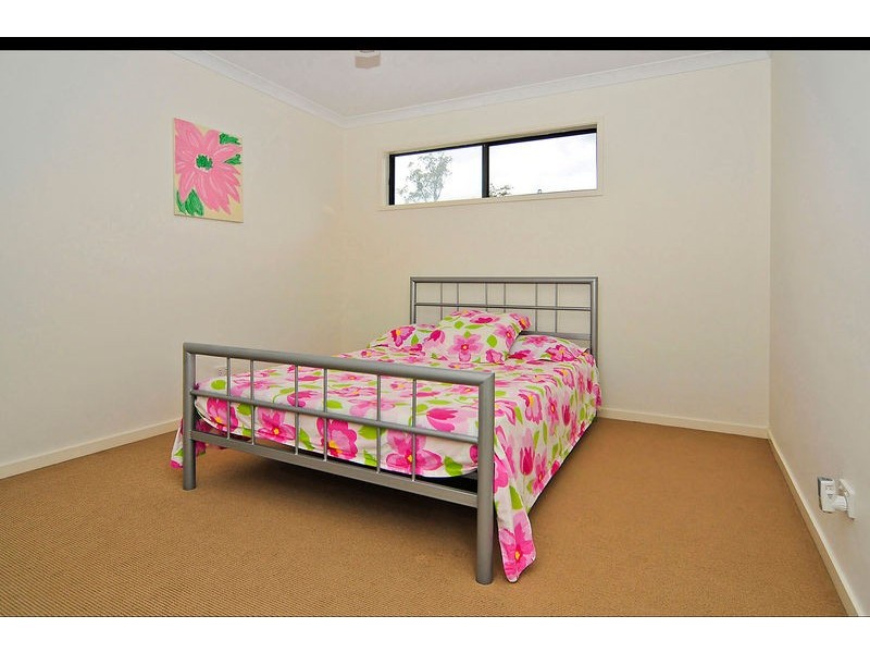 19 Hinchinbrook Cct, Forest Lake QLD 4078