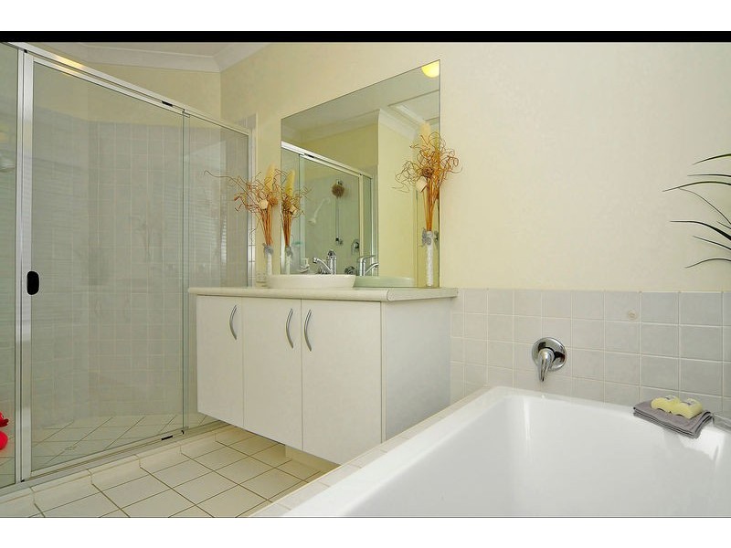 19 Hinchinbrook Cct, Forest Lake QLD 4078