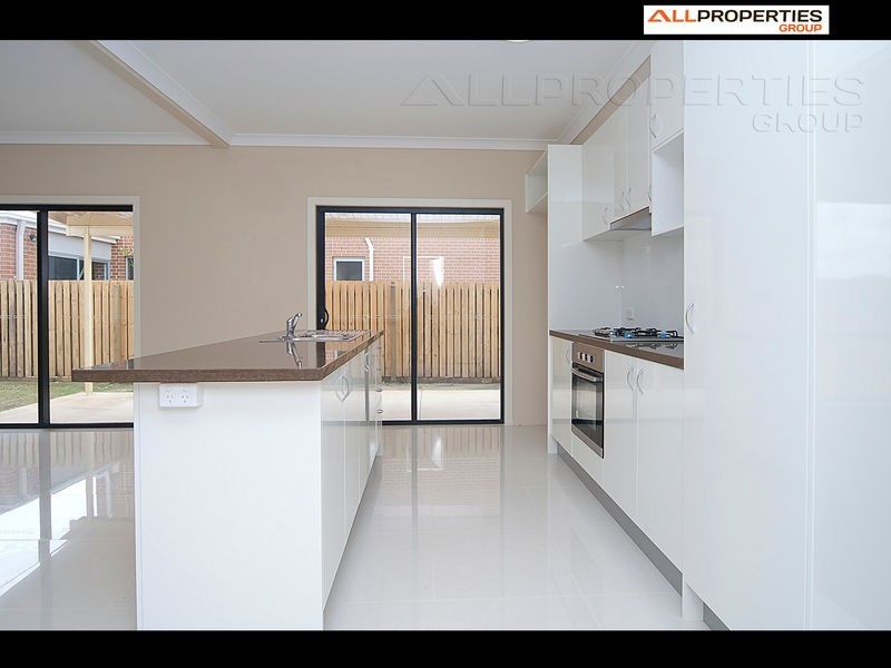 17 Sandalwood Street, Heathwood QLD 4110