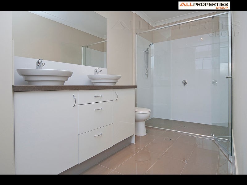 17 Sandalwood Street, Heathwood QLD 4110