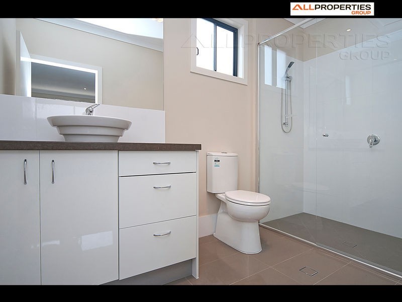 17 Sandalwood Street, Heathwood QLD 4110