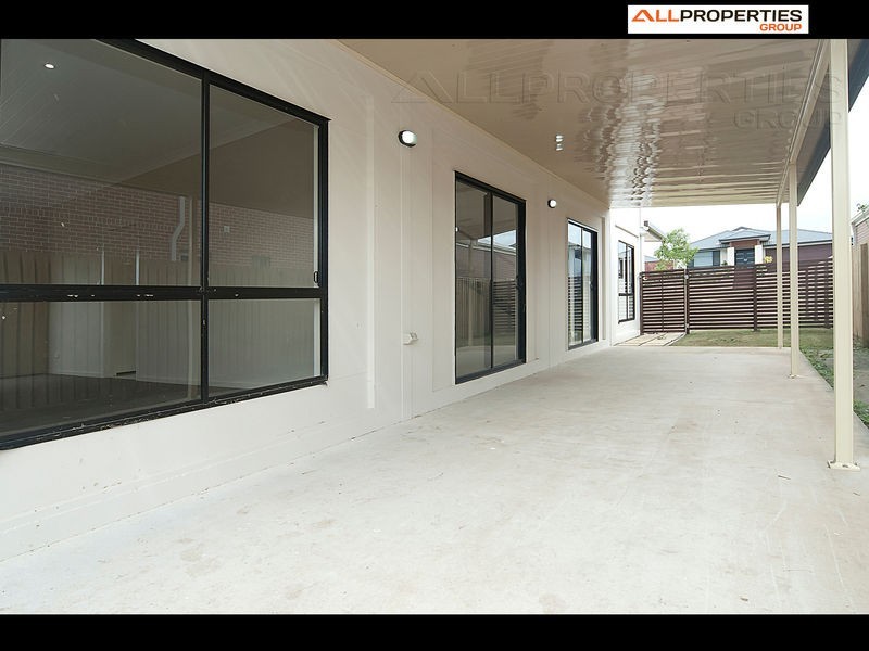 17 Sandalwood Street, Heathwood QLD 4110