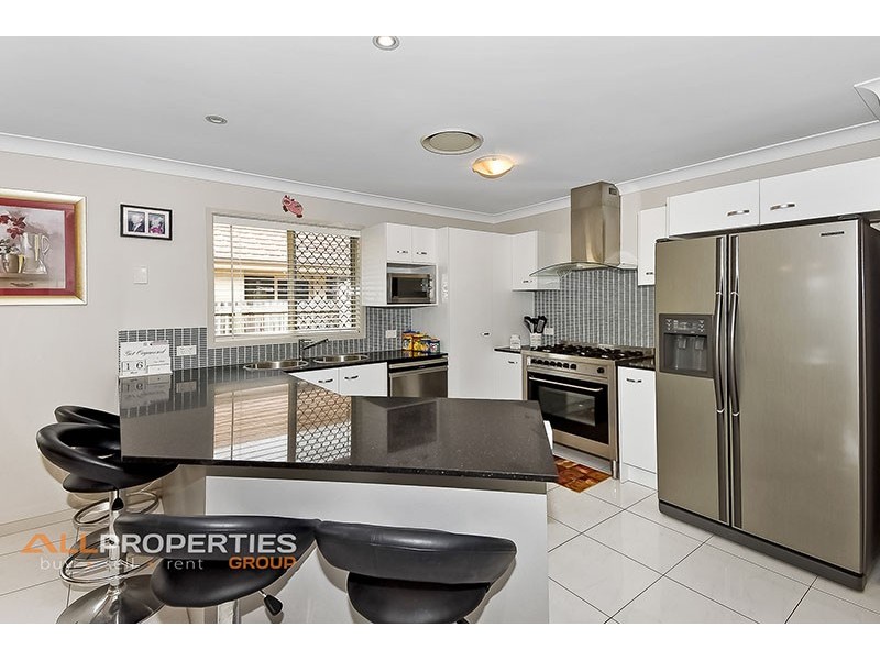 13 Sandalwood Street, Heathwood QLD 4110