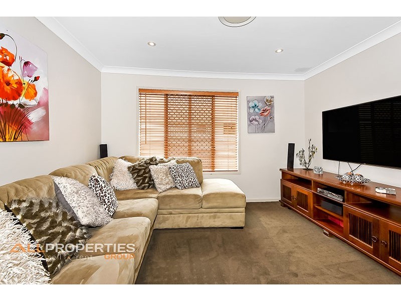 13 Sandalwood Street, Heathwood QLD 4110