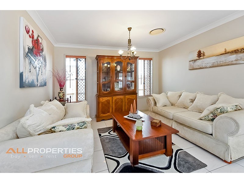 13 Sandalwood Street, Heathwood QLD 4110