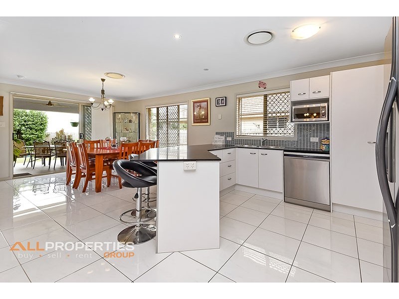 13 Sandalwood Street, Heathwood QLD 4110