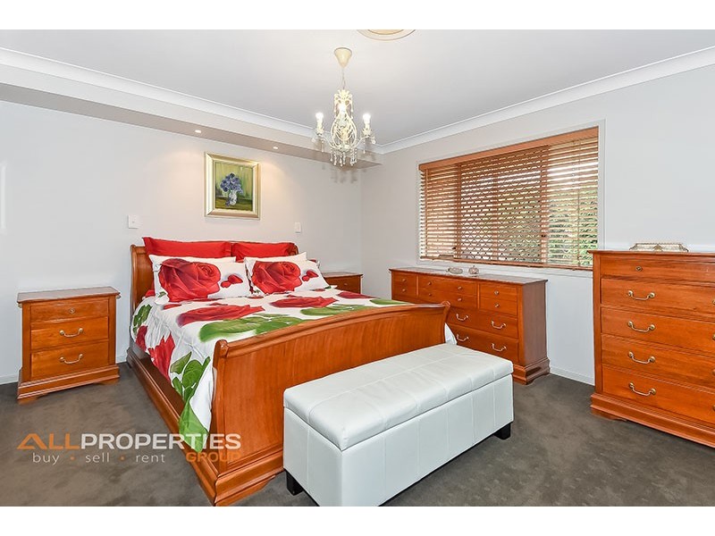 13 Sandalwood Street, Heathwood QLD 4110