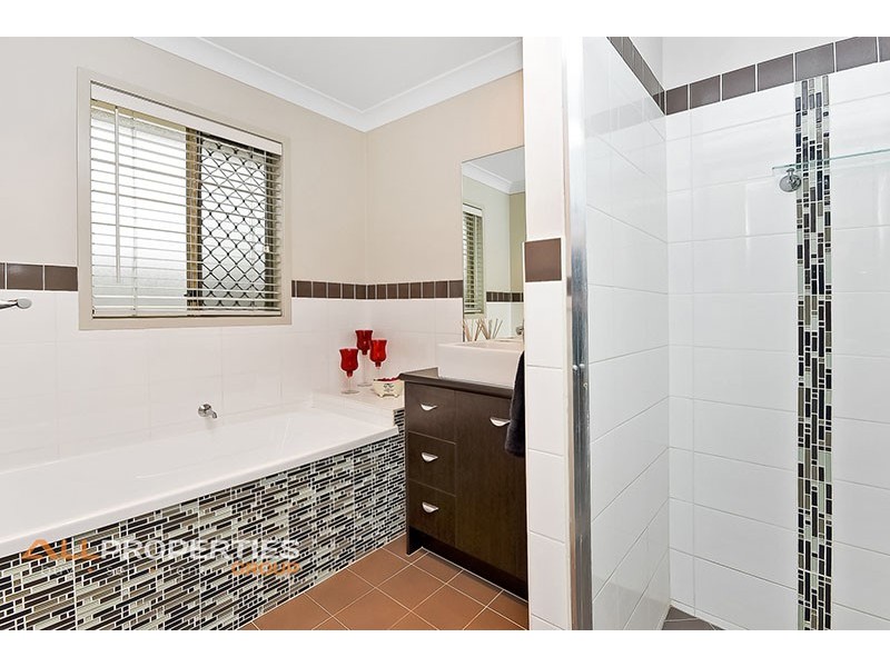 13 Sandalwood Street, Heathwood QLD 4110