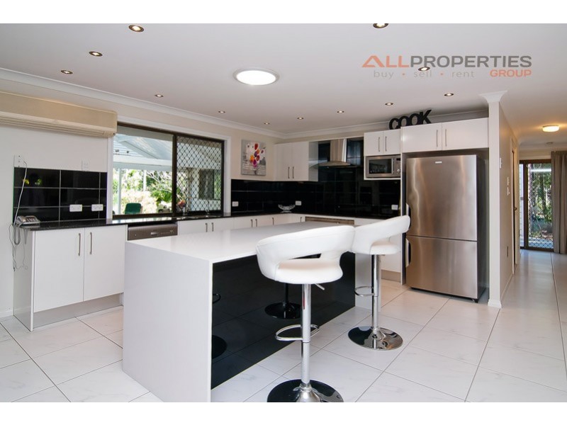 2 Broadsword Ct, Forestdale QLD 4118