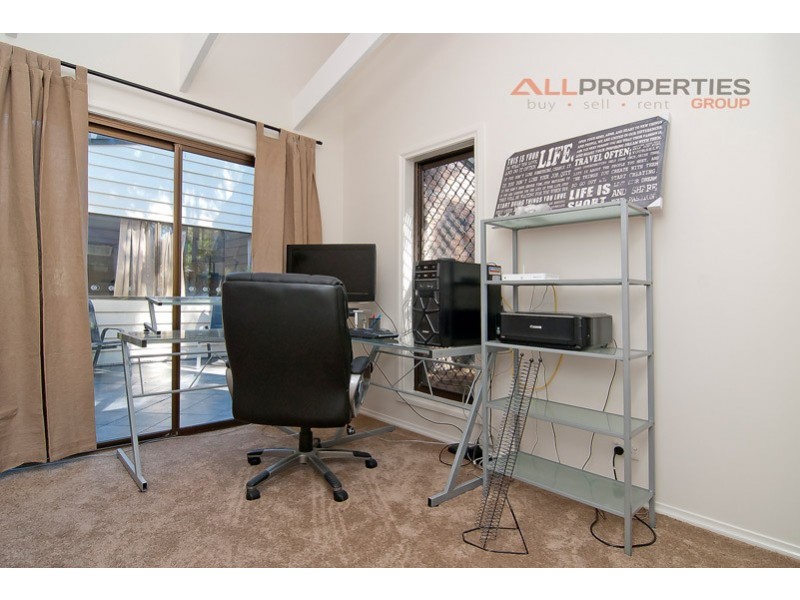 2 Broadsword Ct, Forestdale QLD 4118