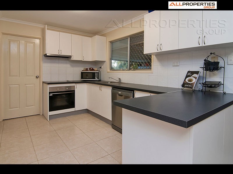 2 OWENS CRESCENT, Regents Park QLD 4118
