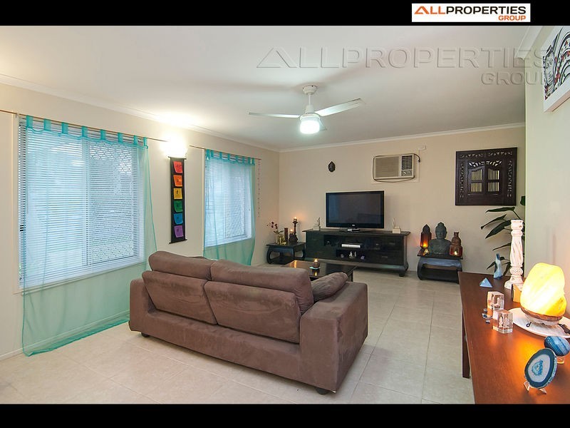 2 OWENS CRESCENT, Regents Park QLD 4118