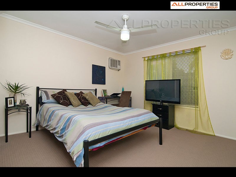 2 OWENS CRESCENT, Regents Park QLD 4118