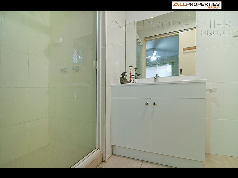 2 OWENS CRESCENT, Regents Park QLD 4118