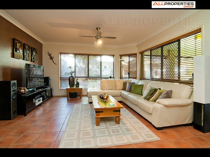 139 Lake Eyre Cres, Parkinson QLD 4115