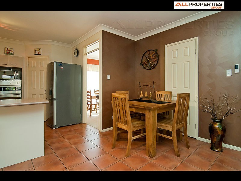 139 Lake Eyre Cres, Parkinson QLD 4115