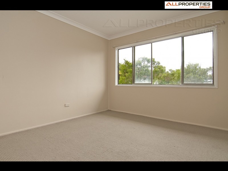 8 George Street, Kingston QLD 4114
