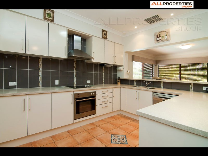 4 Camberwell Place, Forest Lake QLD 4078