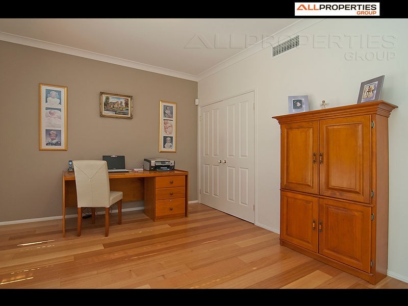 4 Camberwell Place, Forest Lake QLD 4078