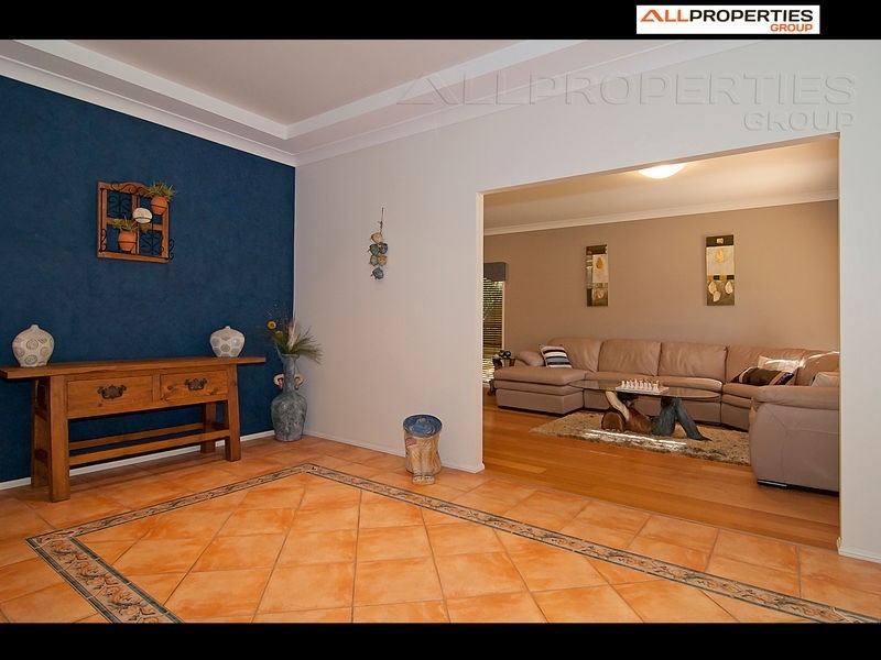 4 Camberwell Place, Forest Lake QLD 4078