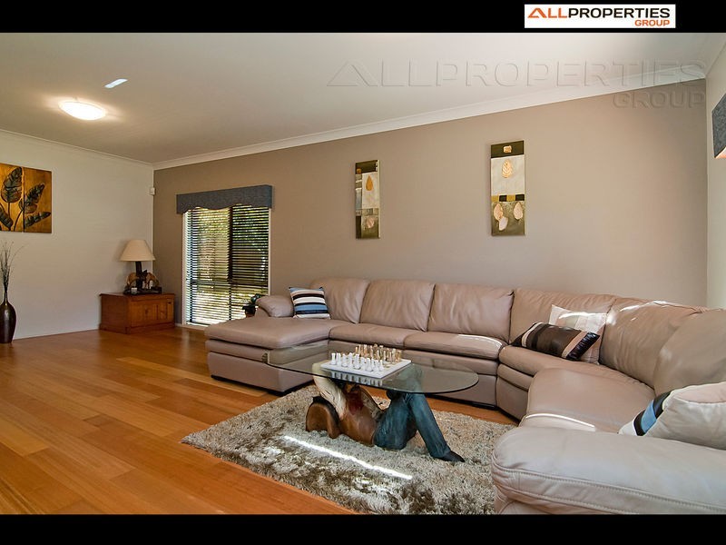 4 Camberwell Place, Forest Lake QLD 4078