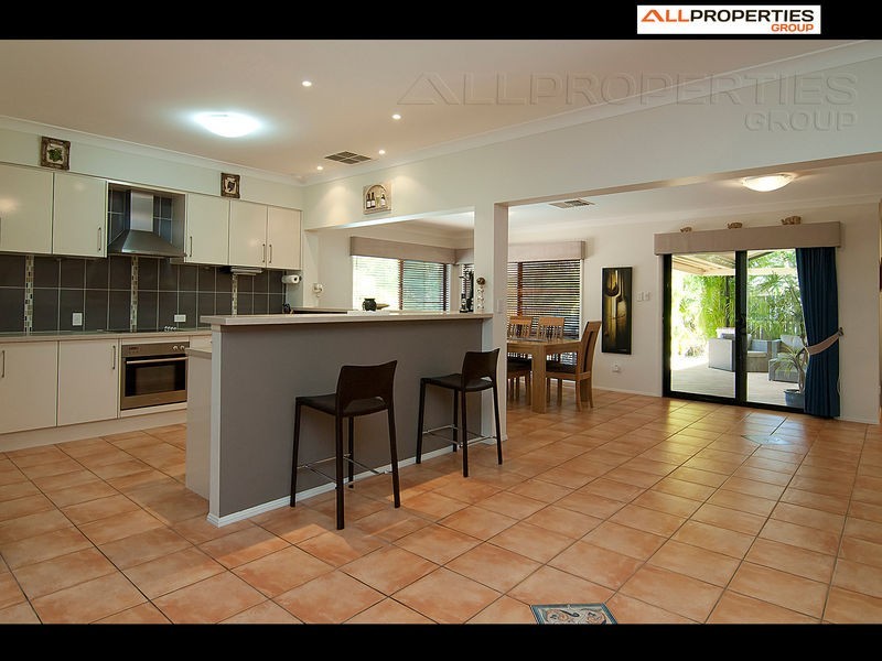 4 Camberwell Place, Forest Lake QLD 4078