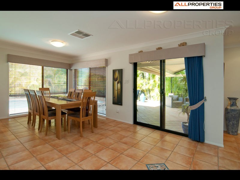 4 Camberwell Place, Forest Lake QLD 4078
