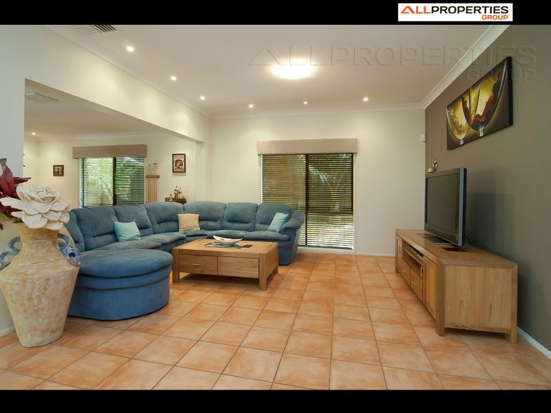 4 Camberwell Place, Forest Lake QLD 4078