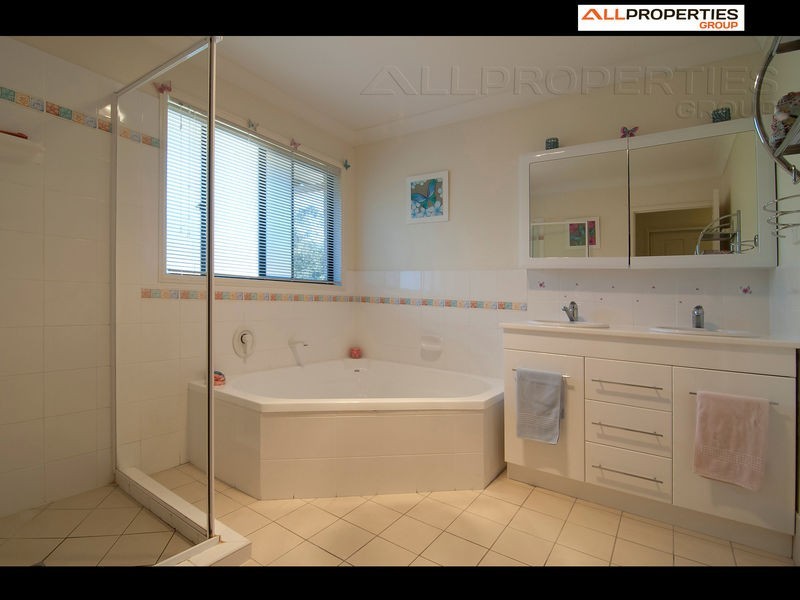 4 Camberwell Place, Forest Lake QLD 4078