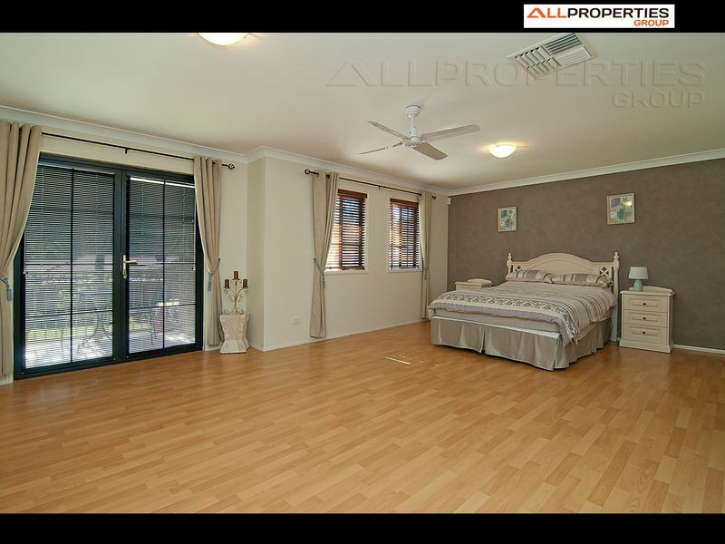 4 Camberwell Place, Forest Lake QLD 4078