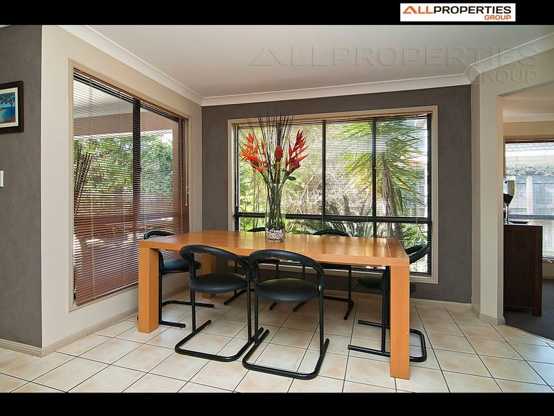 89 Ontario Cres, Parkinson QLD 4115