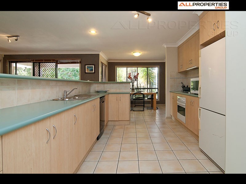 89 Ontario Cres, Parkinson QLD 4115