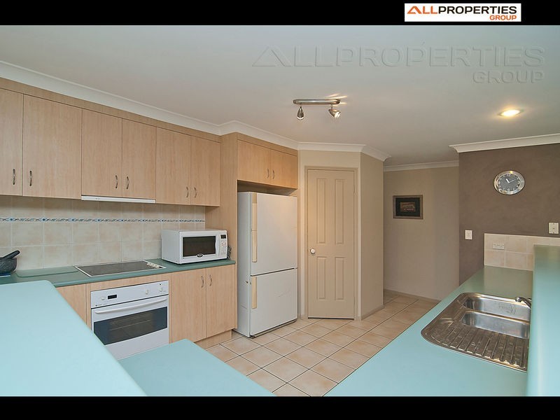 89 Ontario Cres, Parkinson QLD 4115