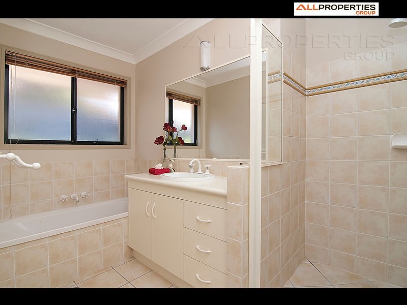 89 Ontario Cres, Parkinson QLD 4115