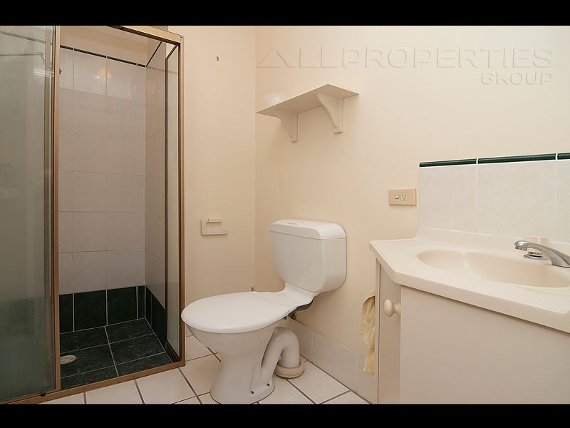 8 Clarendon Circuit, Forest Lake QLD 4078