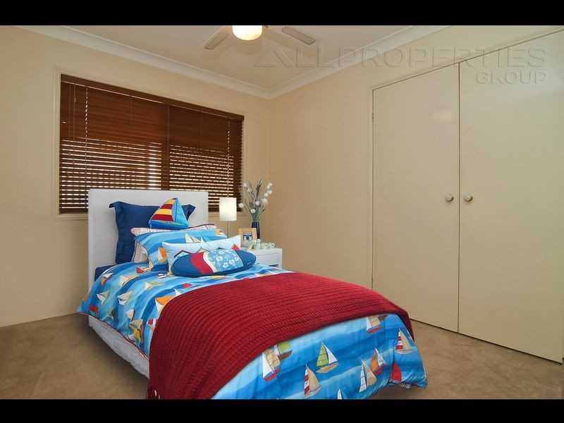 8 Clarendon Circuit, Forest Lake QLD 4078