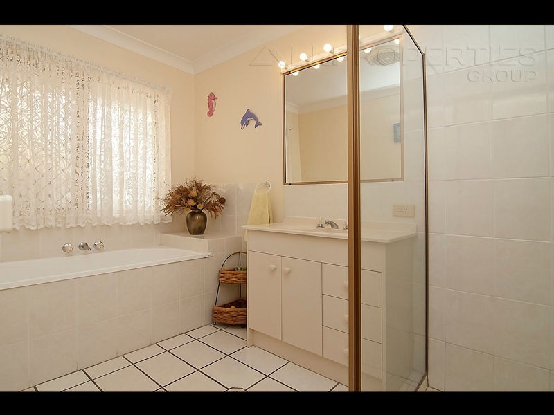 8 Clarendon Circuit, Forest Lake QLD 4078