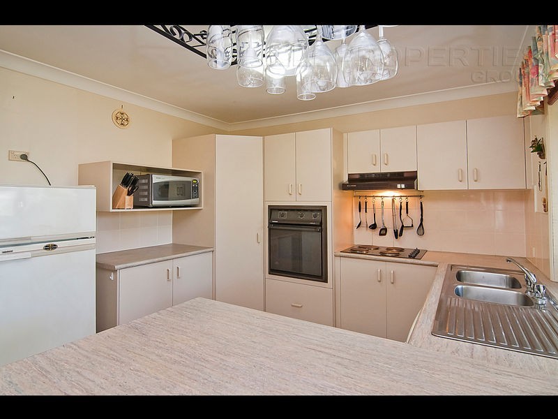 8 Clarendon Circuit, Forest Lake QLD 4078