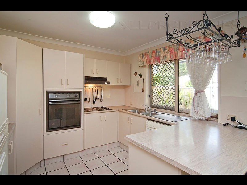 8 Clarendon Circuit, Forest Lake QLD 4078