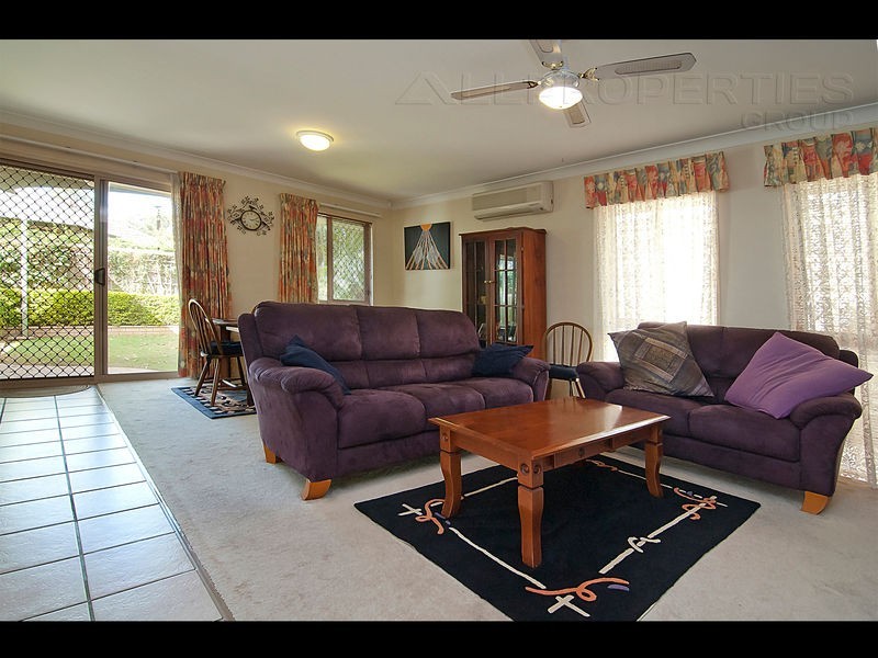 8 Clarendon Circuit, Forest Lake QLD 4078