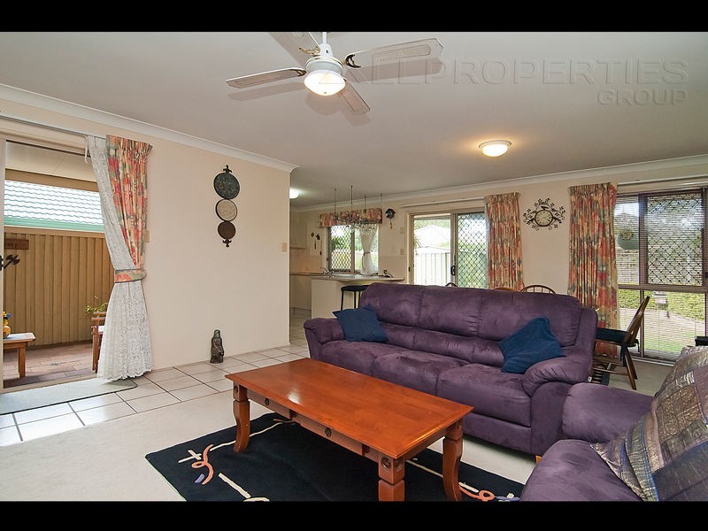 8 Clarendon Circuit, Forest Lake QLD 4078