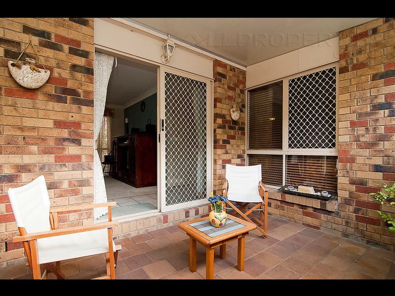 8 Clarendon Circuit, Forest Lake QLD 4078