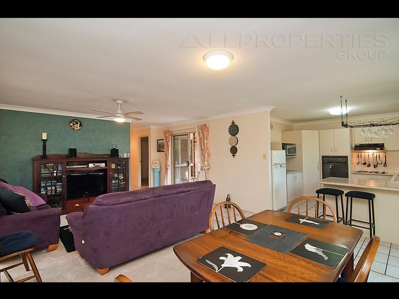 8 Clarendon Circuit, Forest Lake QLD 4078