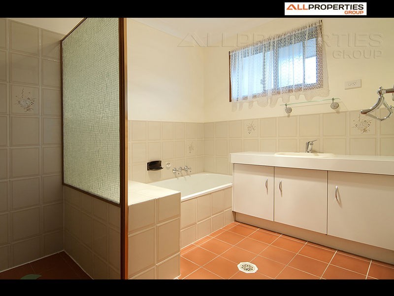 183 Mount Warren Bvld, Mount Warren Park QLD 4207