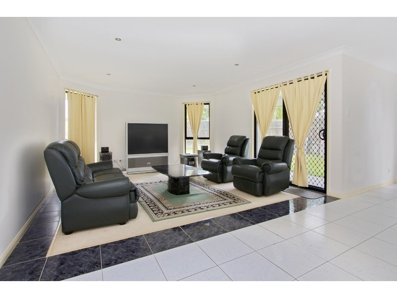 2 Dulwich Pl, Forest Lake QLD 4078