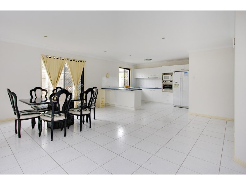 2 Dulwich Pl, Forest Lake QLD 4078