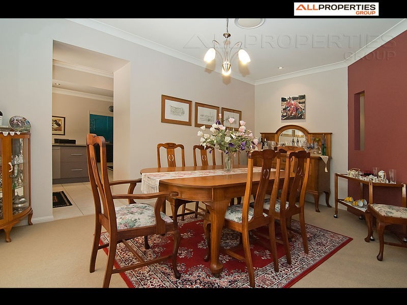 18 Vaucluse Street, Forest Lake QLD 4078