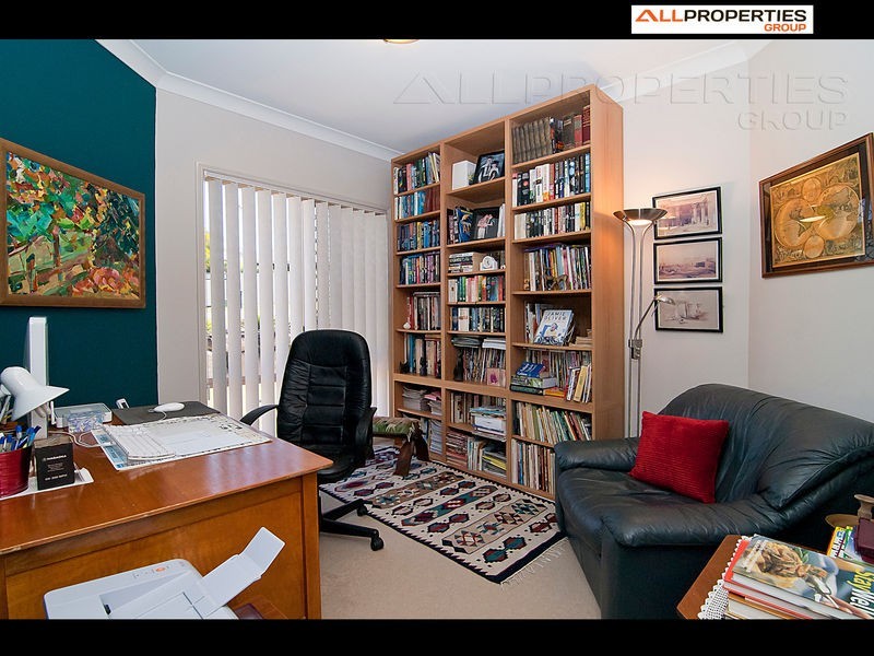 18 Vaucluse Street, Forest Lake QLD 4078